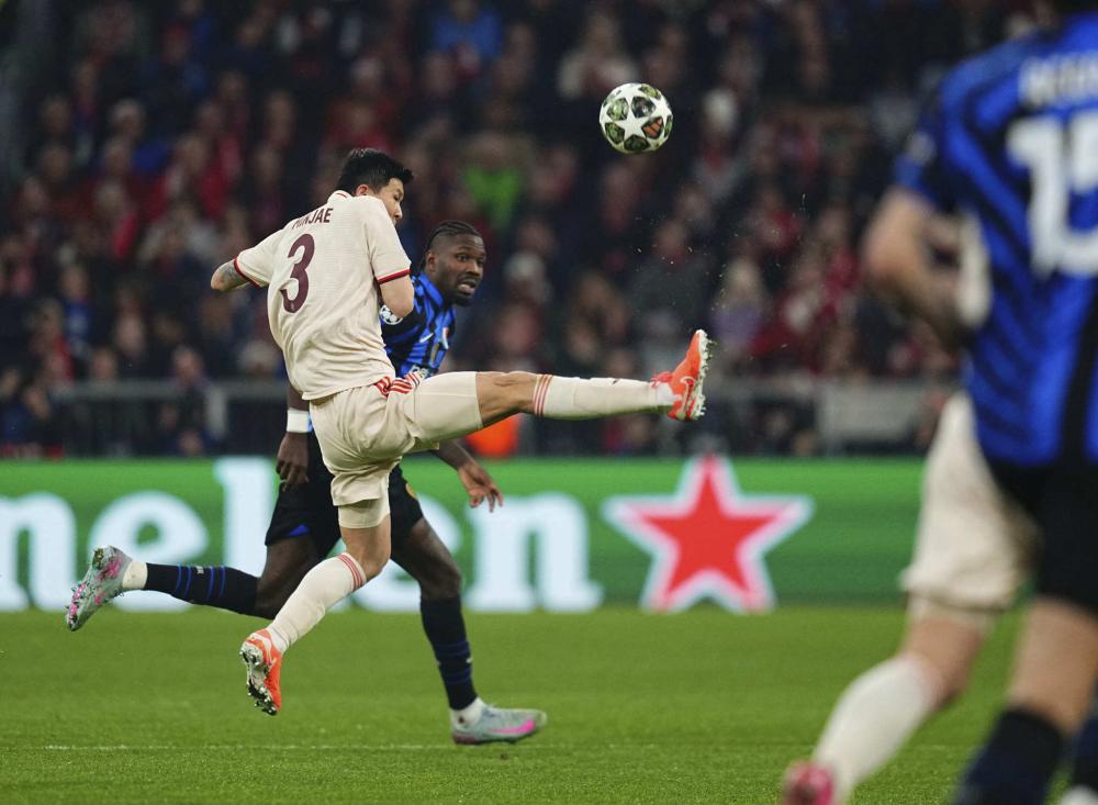 由於曼城方 由於曼城方